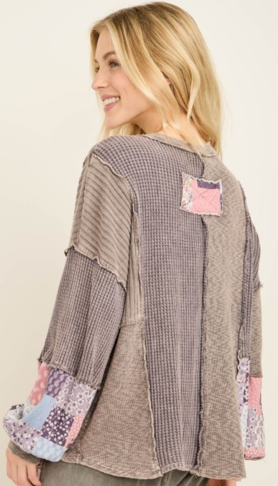 Thermal top with daisies and patchwork print