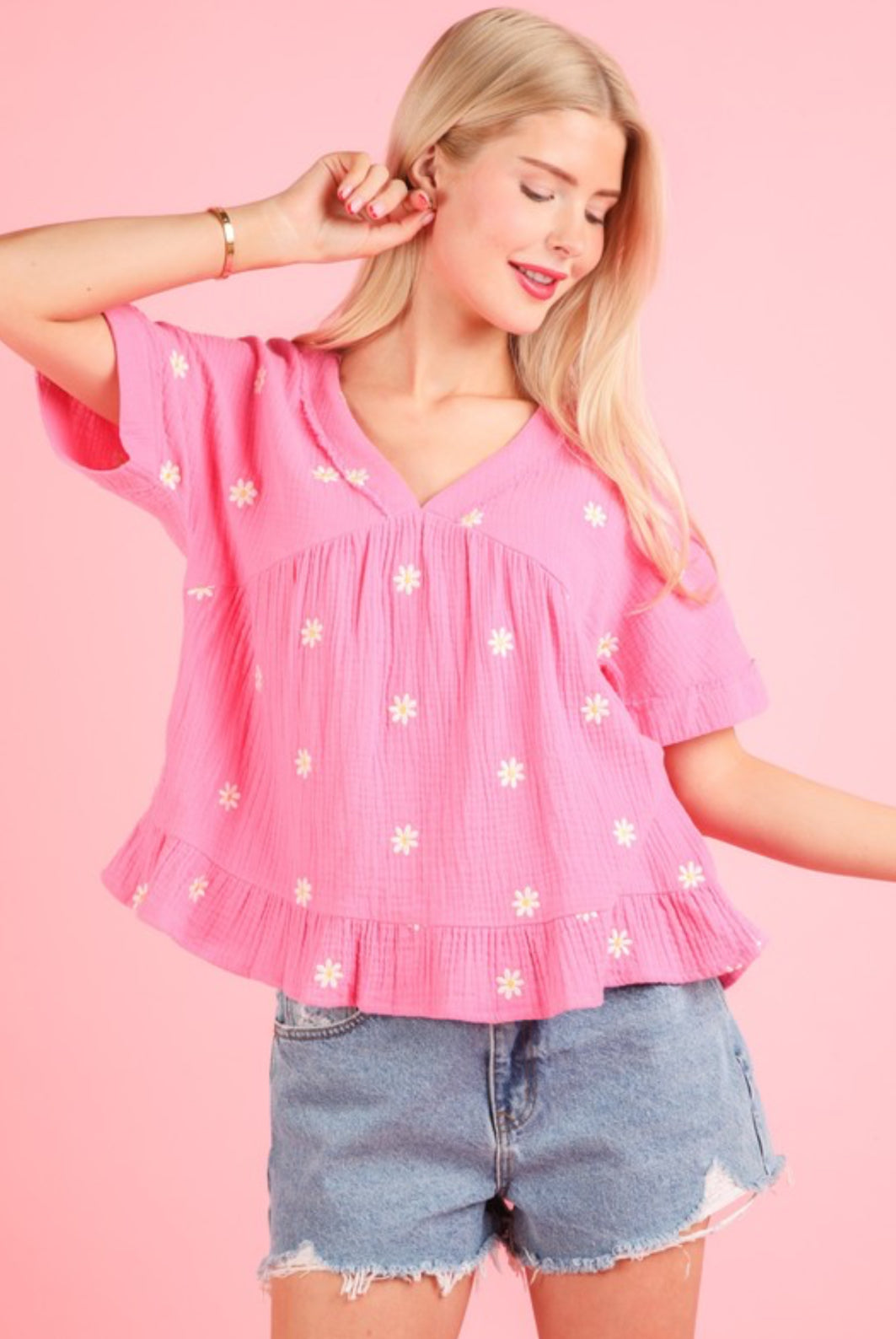 Pink flounce top with white daisies