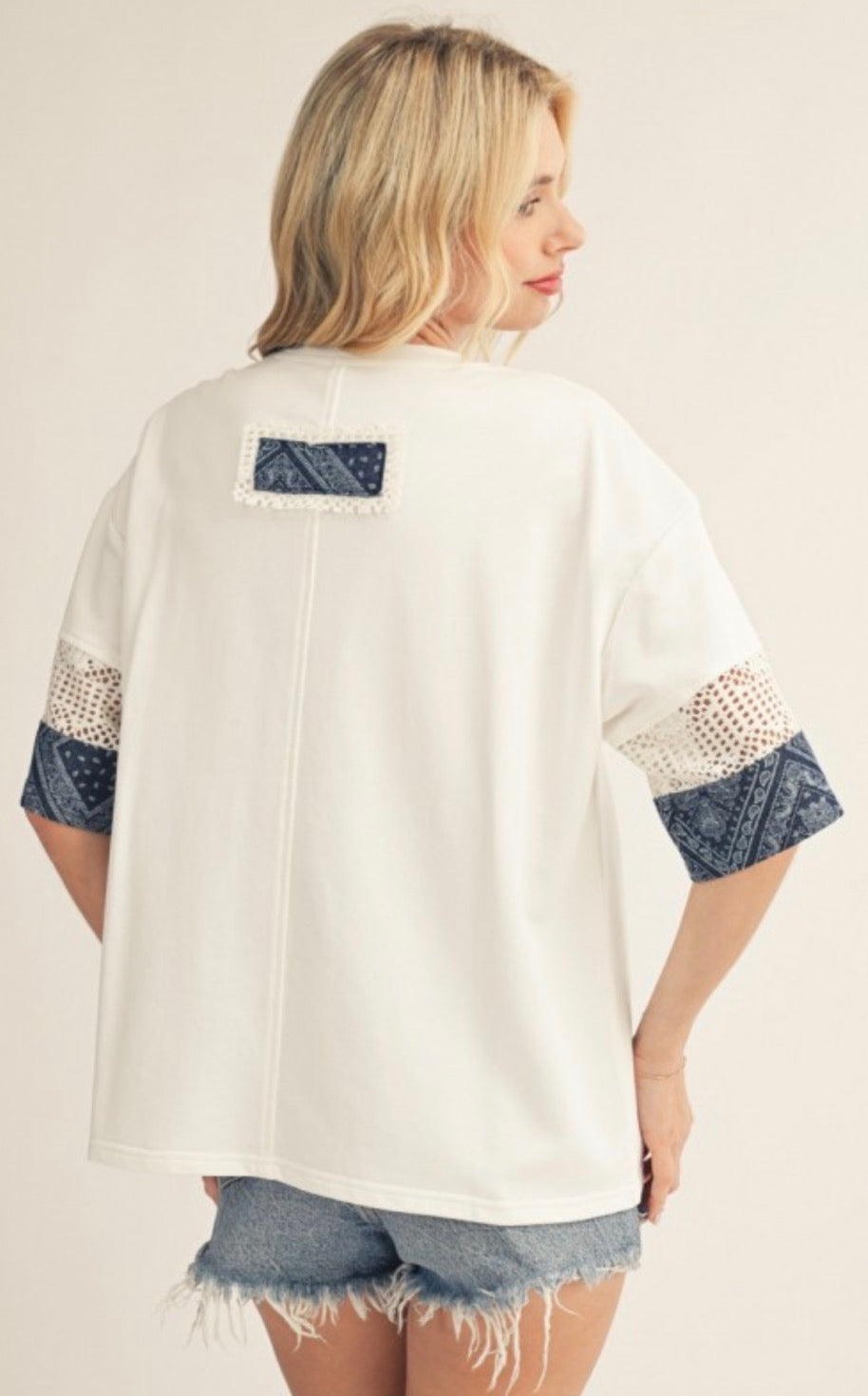 White top with patchwork daisy