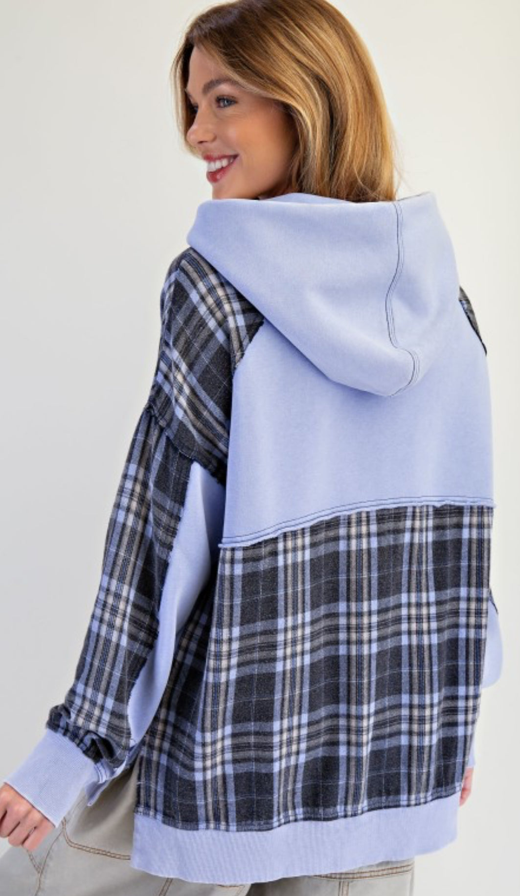 Blue oversized sweatshirt with plaid inserts