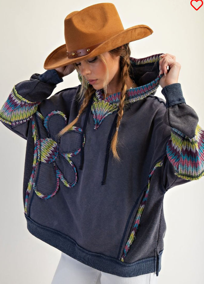 Loose fit hoodies with multicolored stitching and daisy