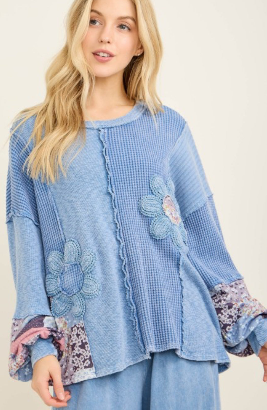 Blue thermal top with daisies and patchwork print