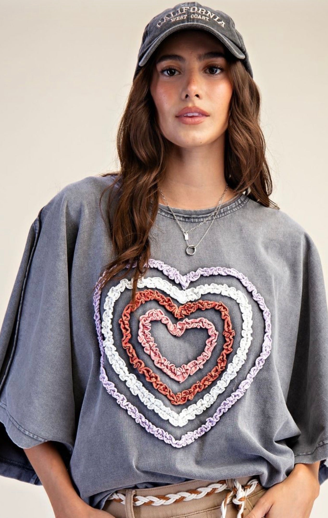 Grey elbow top with ruffle layer heart