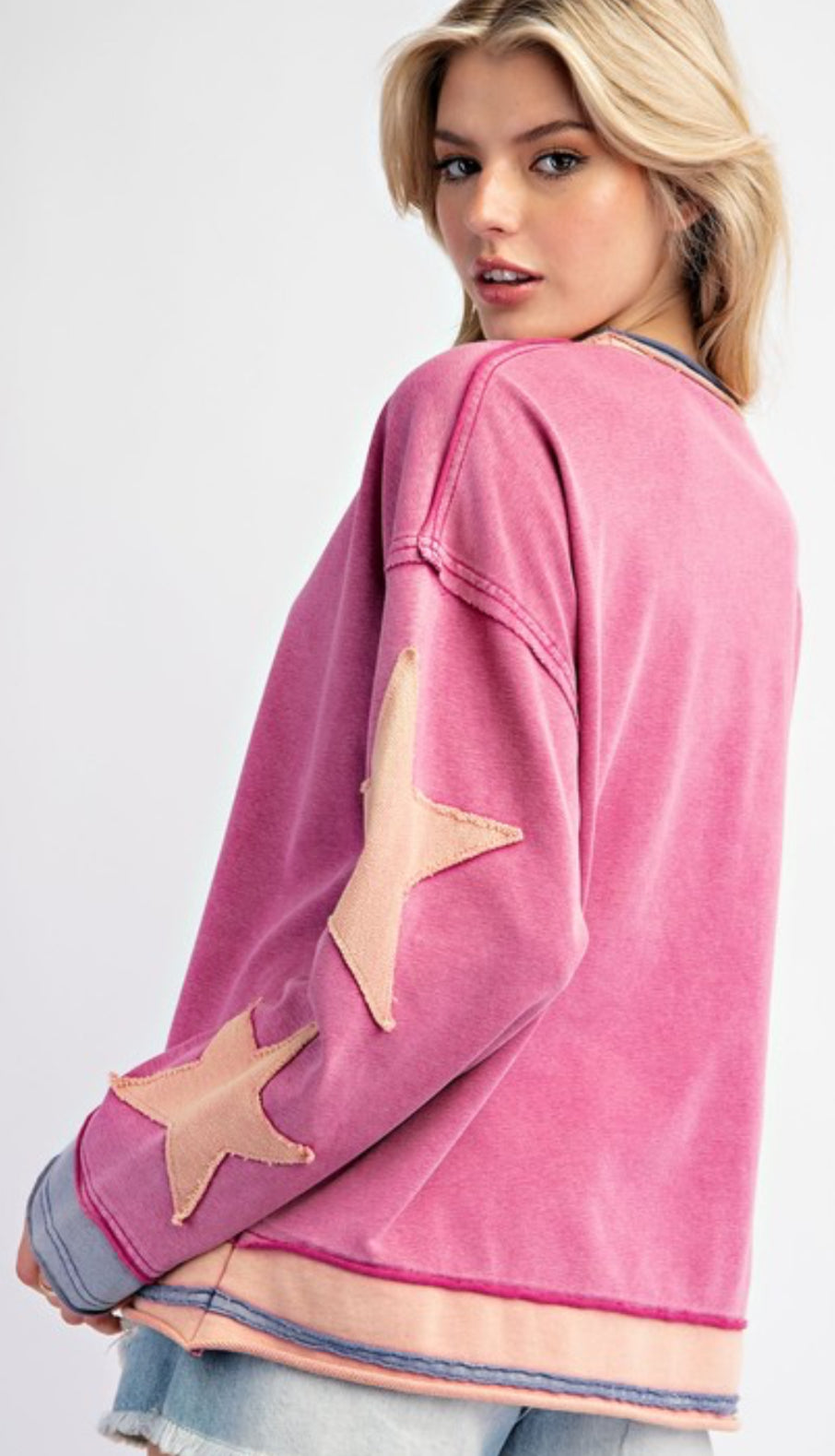 PLUS SIZE magenta oversized sweatshirt with star patches