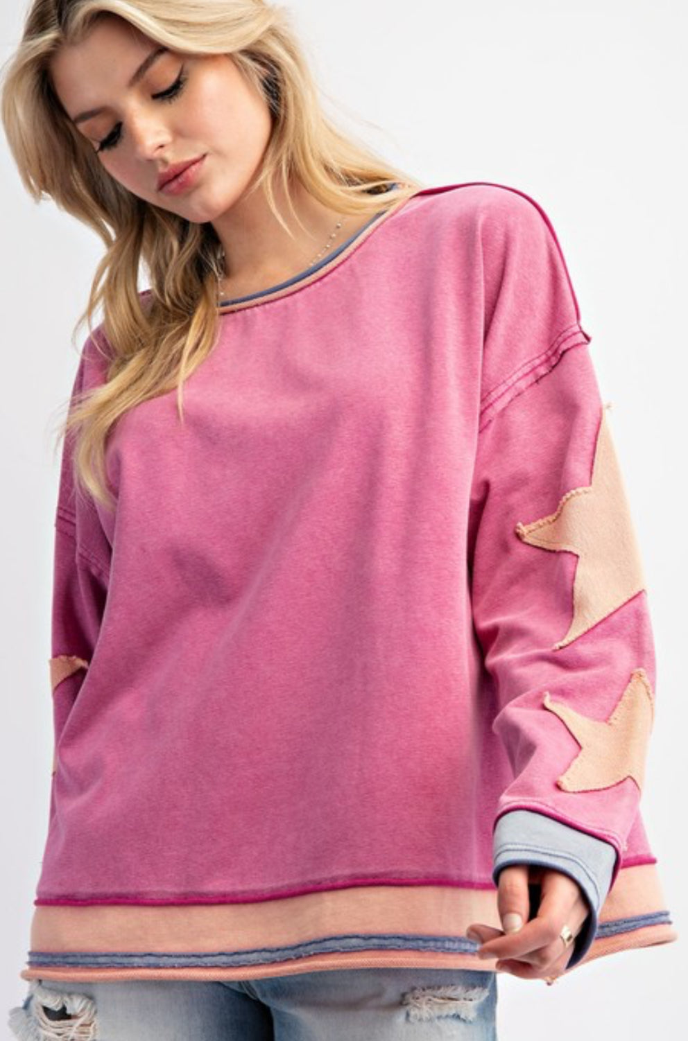 PLUS SIZE magenta oversized sweatshirt with star patches