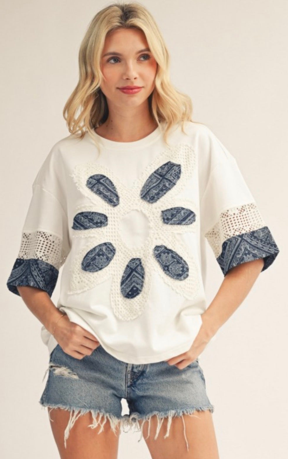 White top with patchwork daisy
