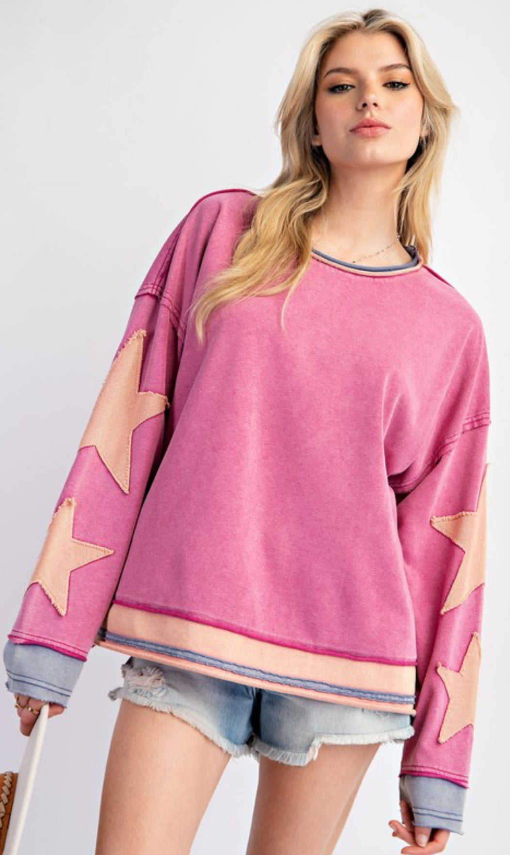 PLUS SIZE magenta oversized sweatshirt with star patches