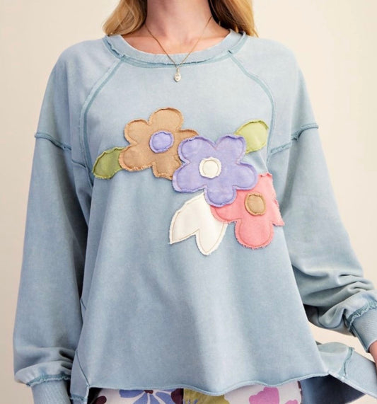Light blue loose fit sweatshirt with flowers