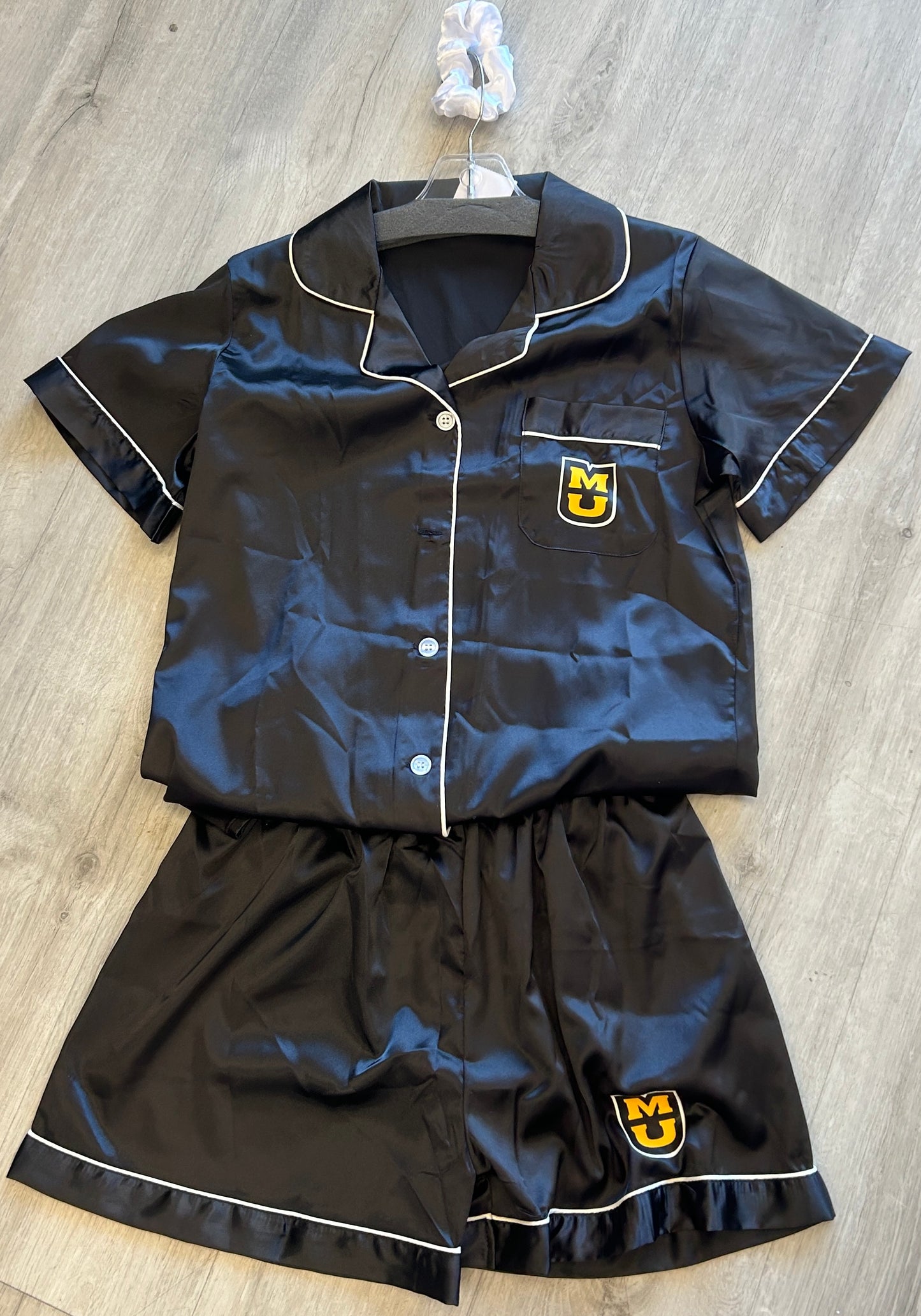 IN STOCK & Custom satin pajama set (ALL schools are available to order, 2 design options, see pics) GREAT GRAD GIFT!