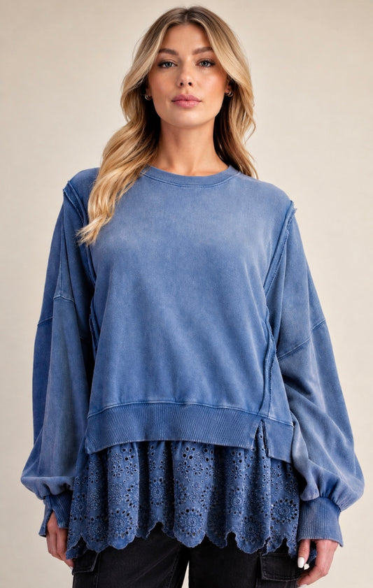 Blue loose fit sweatshirt with attached eyelet bottom