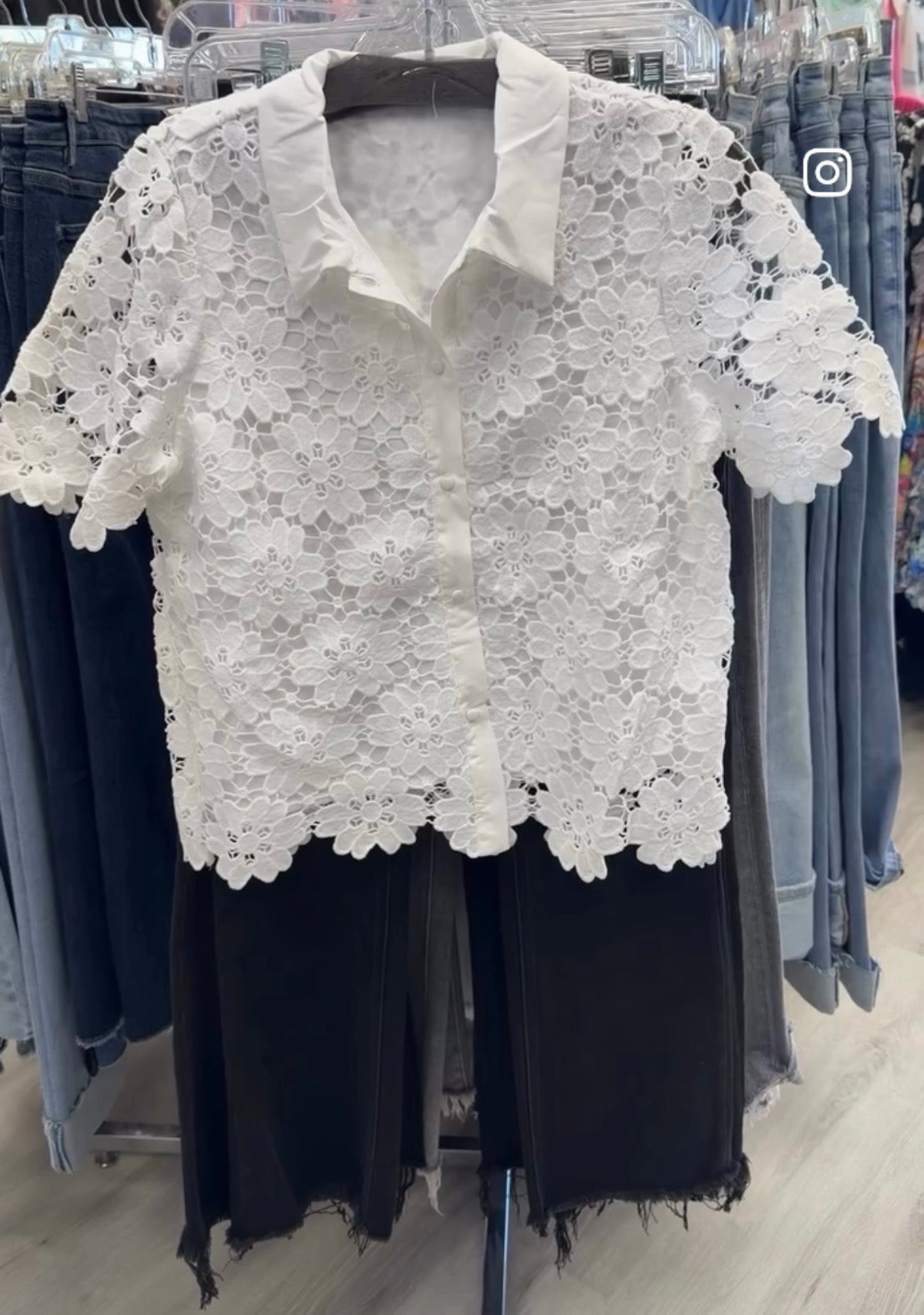 Short sleeve lace blouse